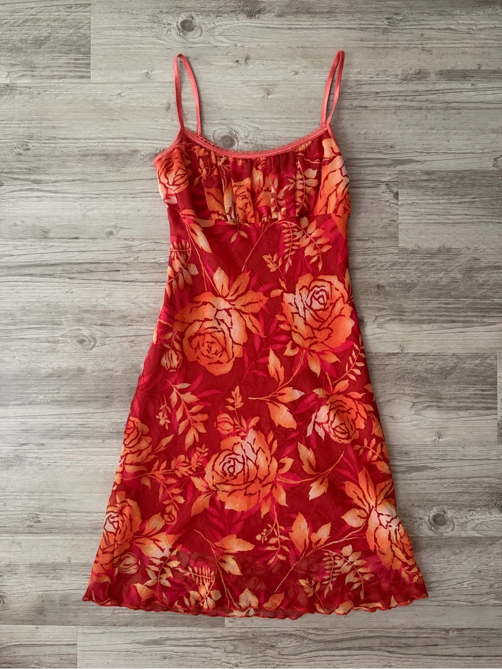 Floral knee length spaghetti strap dress vintage 90’s y2k
